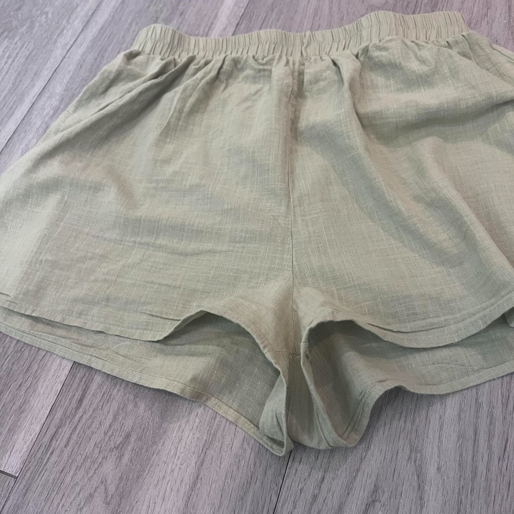 Prettylittlething Green Linen  Beach Shorts SZ USA 10 UK 14 - Picture 9 of 12